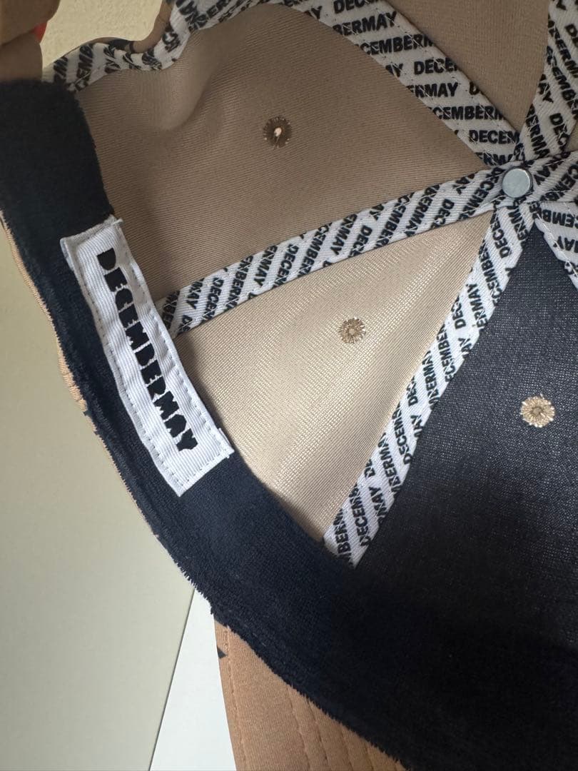 DECEMBERMAY ロゴキャップ