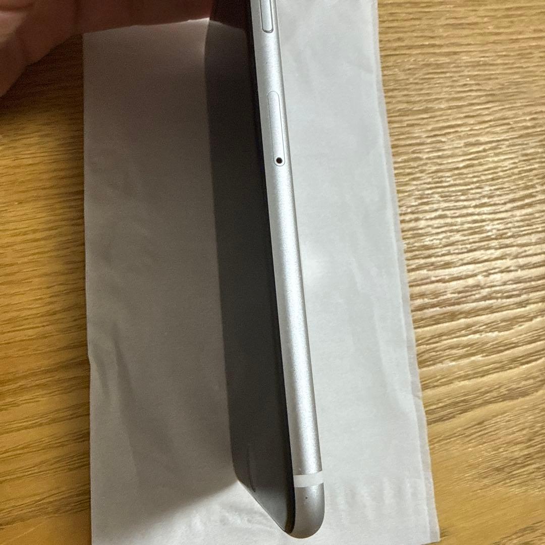 美品　iPhone SE 2世代　64GB