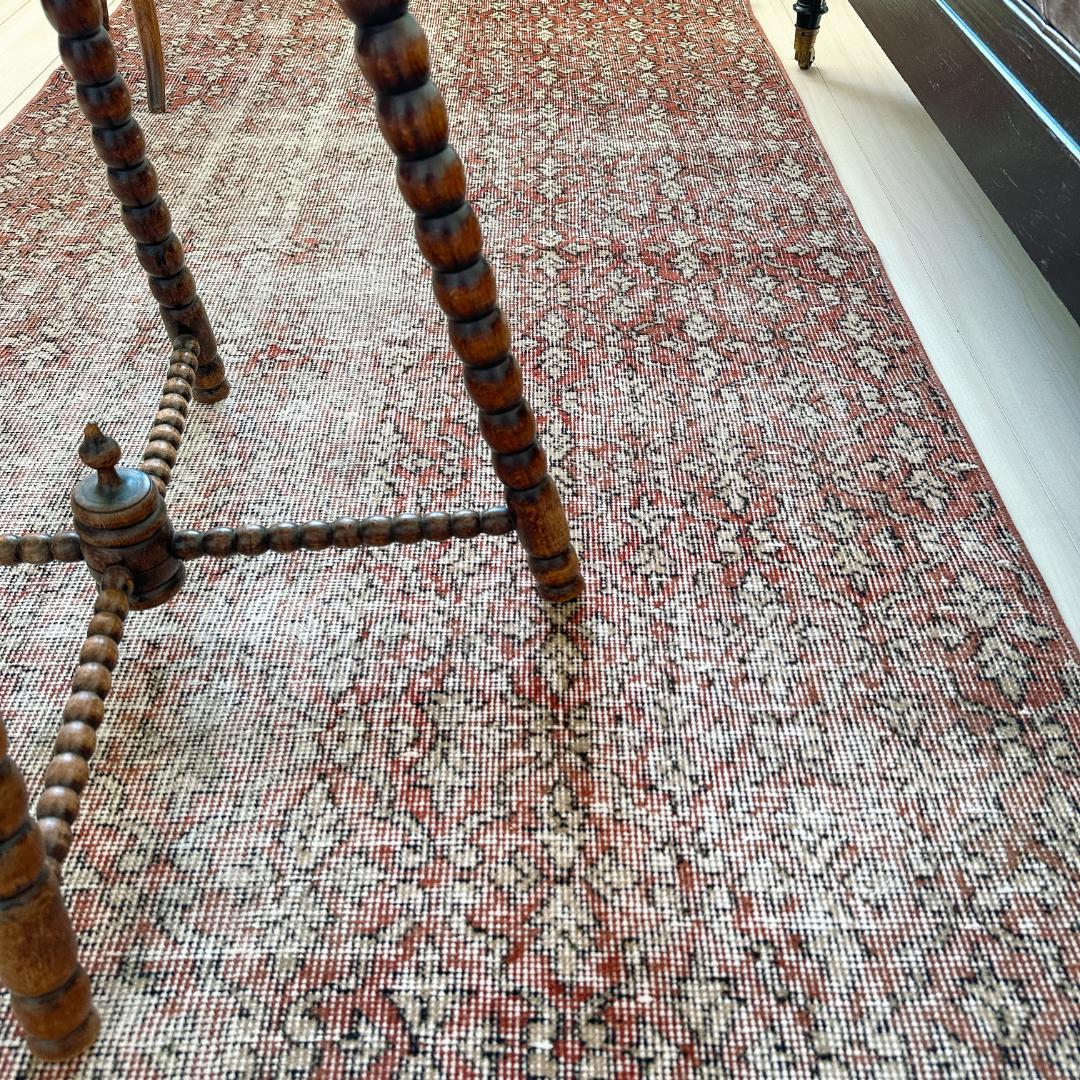 トルコ ヴィンテージラグ A129 レア 紋章 ブリックブラウン グレージュ