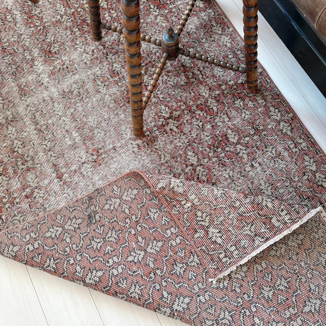 トルコ ヴィンテージラグ A129 レア 紋章 ブリックブラウン グレージュ