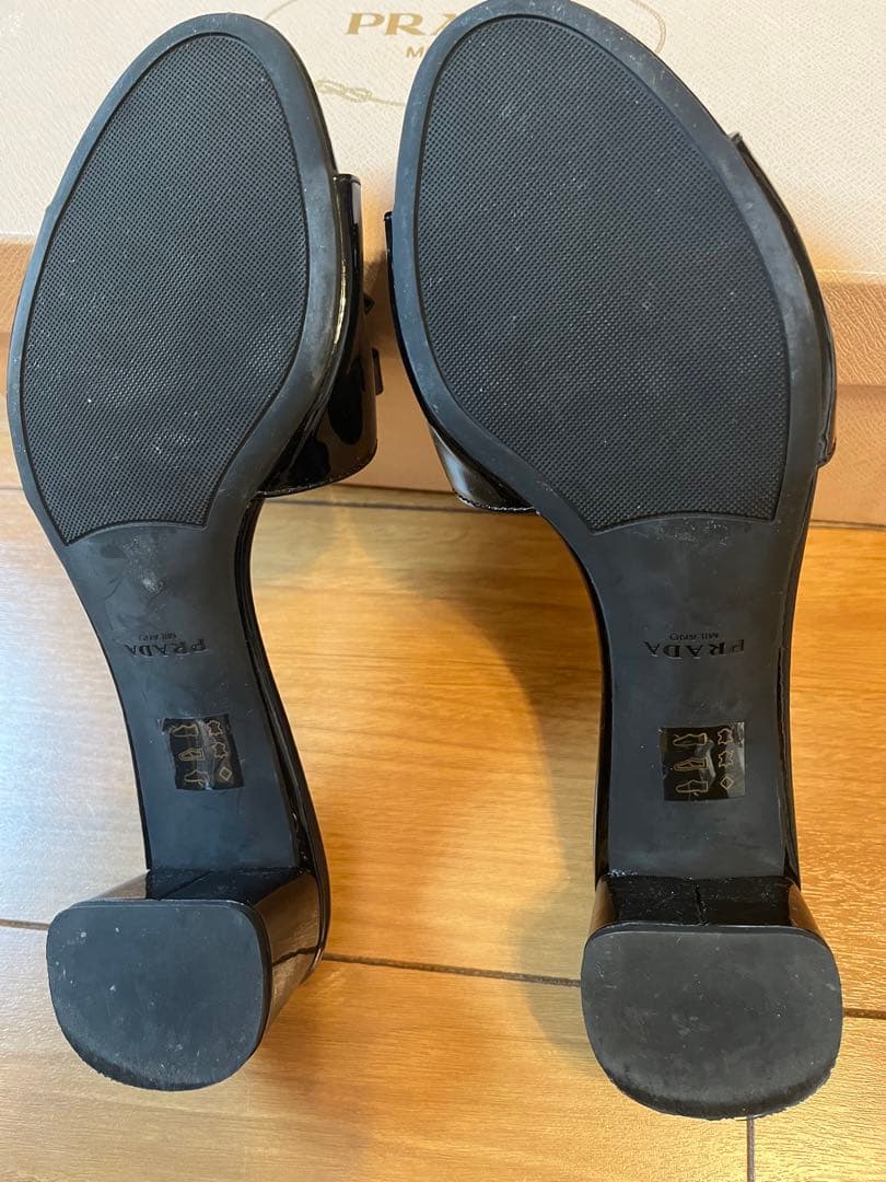 PRADAリボンパテントミュール