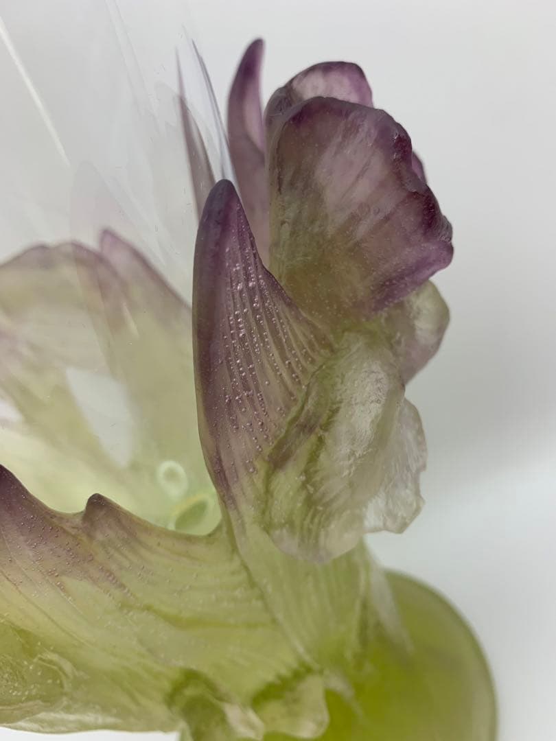 ドームナンシー　ガラス製花瓶 透明・緑・紫 花のデザイン