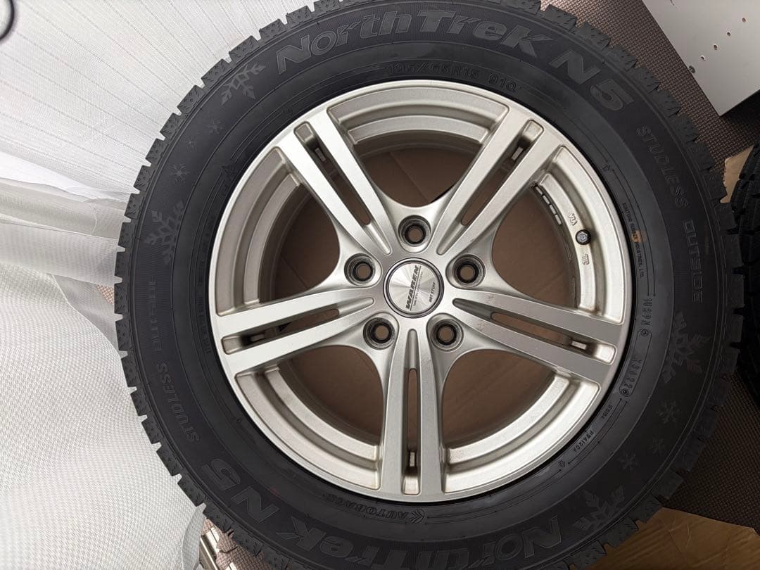 Dunlop 195/65R15 スタッドレスタイヤセット