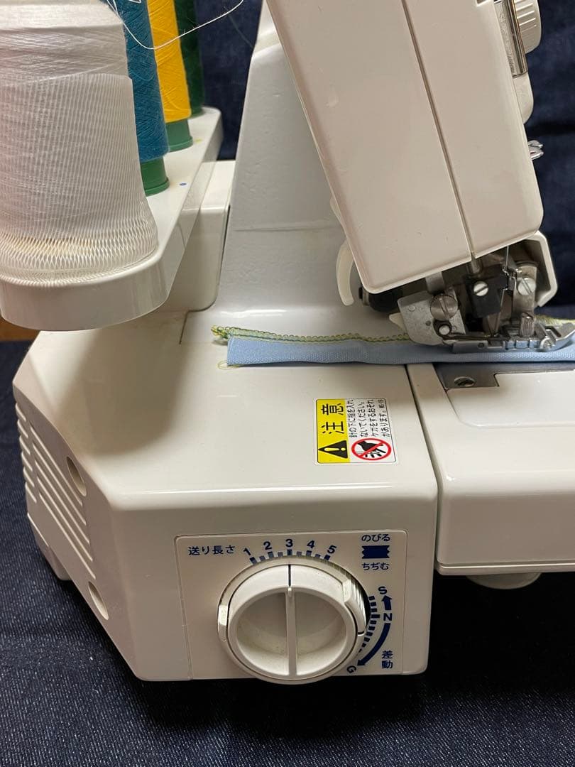 アックスヤマザキ 2本針4本糸ロックミシン　　別売り押さえ4個付き