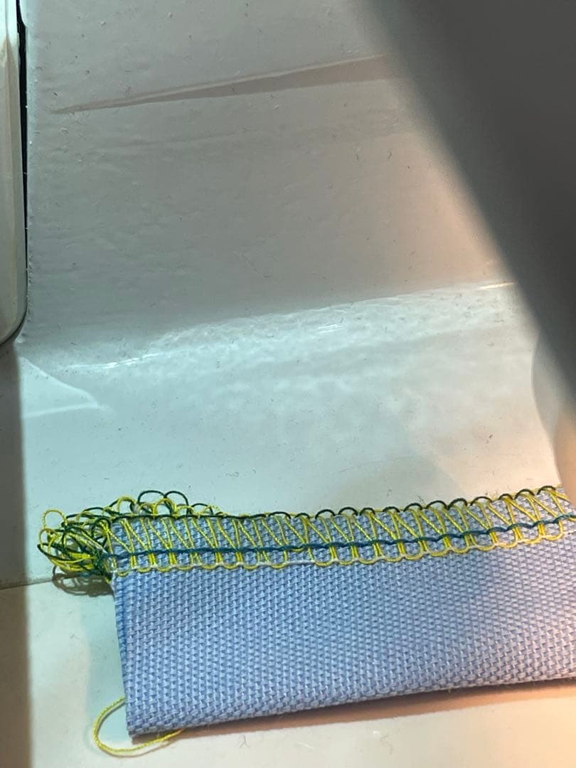 アックスヤマザキ 2本針4本糸ロックミシン　　別売り押さえ4個付き