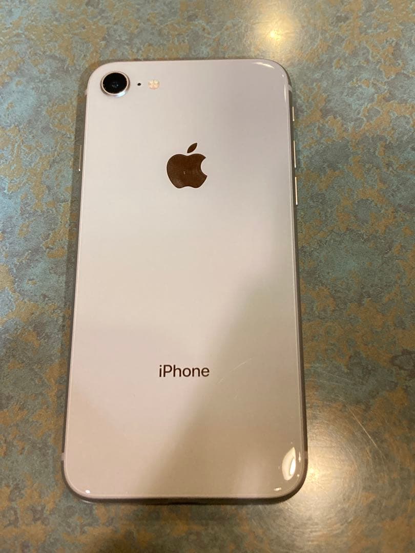 iPhone 8 64GB シルバー