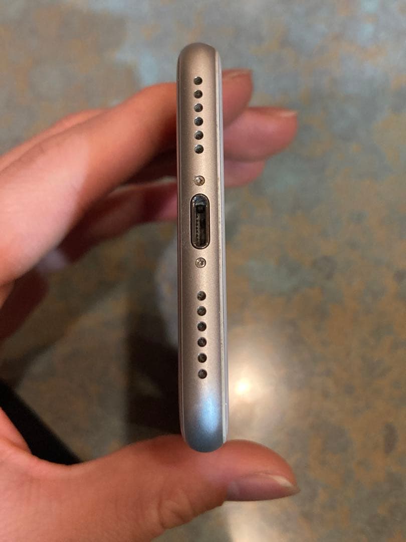 iPhone 8 64GB シルバー