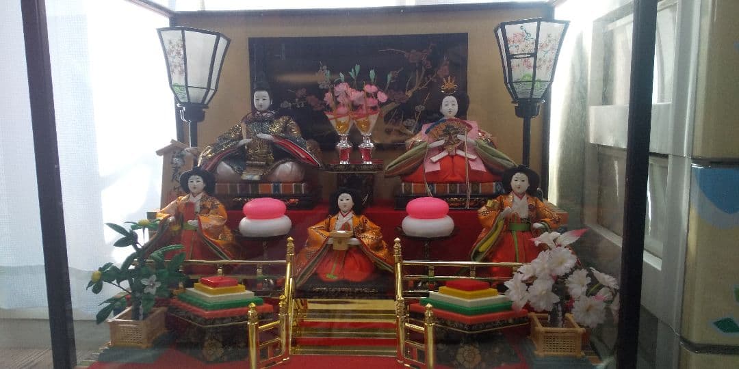 ひな人形 珍しい オルゴール内蔵タイプ 日本人形