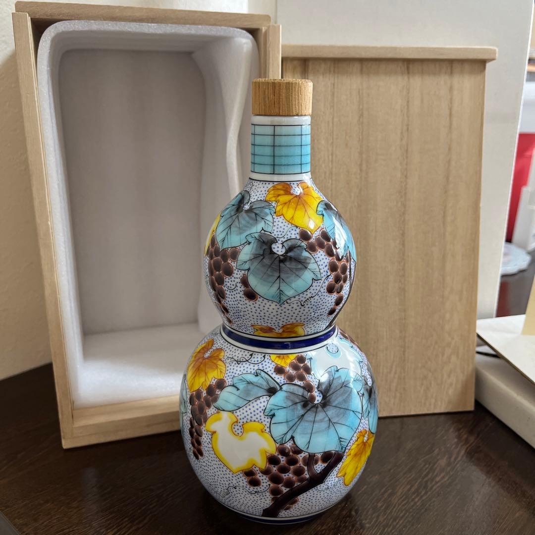 サントリーブランデー【九谷焼　千成型葡萄文】木箱、台座付き空瓶