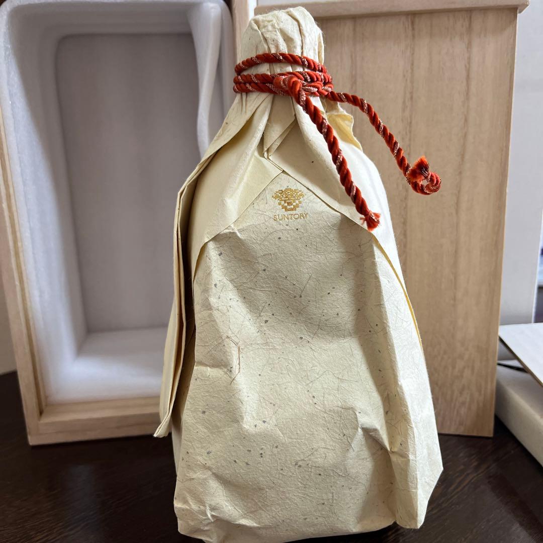 サントリーブランデー【九谷焼　千成型葡萄文】木箱、台座付き空瓶