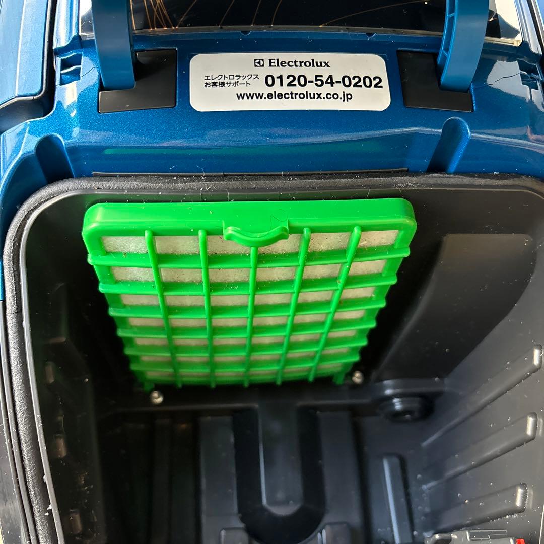 Electrolux ergothree EET530CBキャニスター掃除機