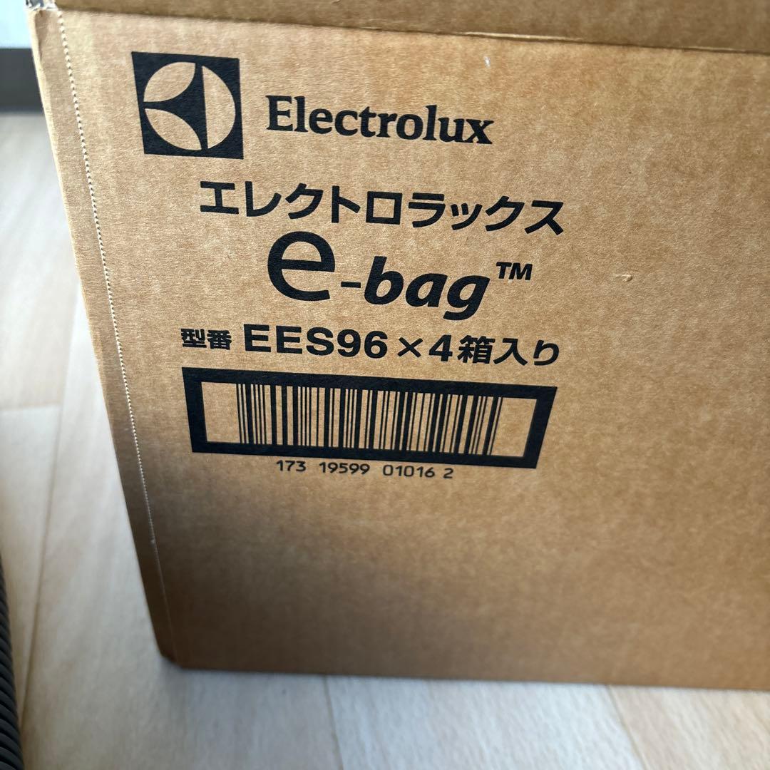 Electrolux ergothree EET530CBキャニスター掃除機