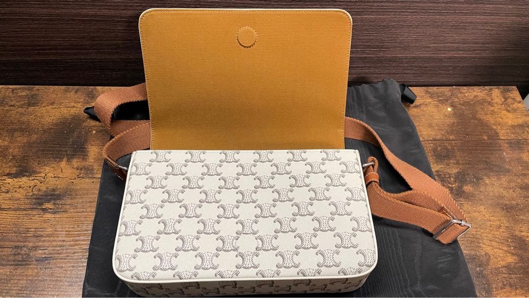 CELINE セリーヌ トリオンフ　フラップ　メッセンジャーバッグ