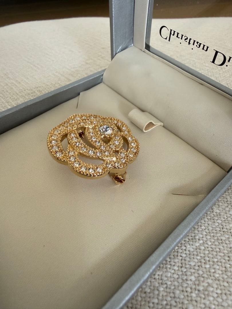 Christian Dior ローズモチーフ ブローチ