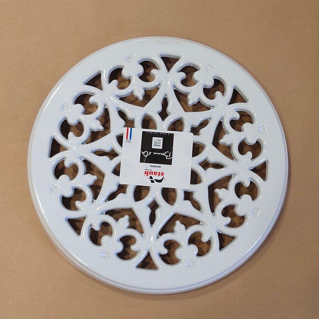 【新品未使用】激レア　WHITE　リリー トリベット STAUB