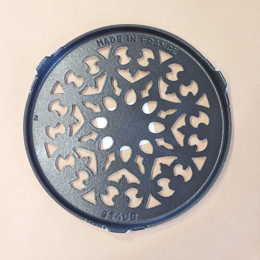 【新品未使用】激レア　WHITE　リリー トリベット STAUB