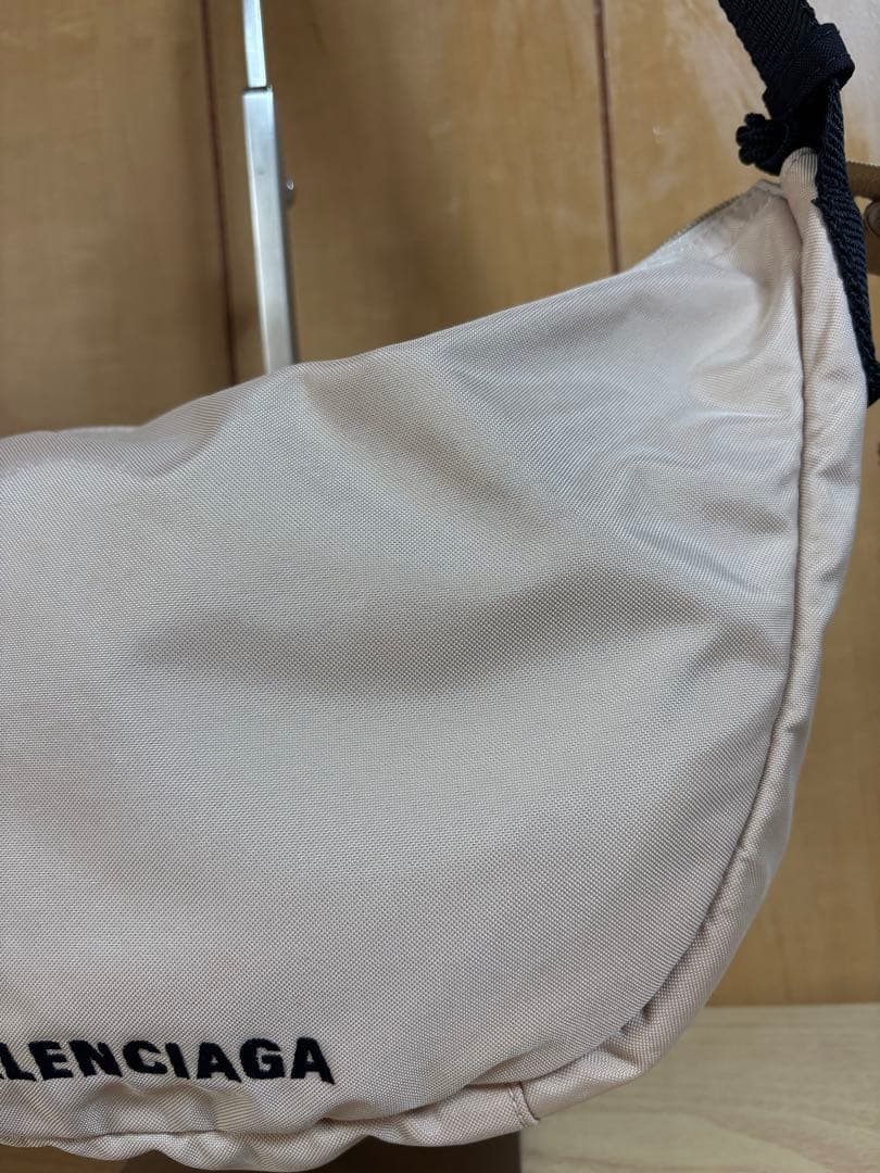 BALENCIAGA ボディバッグ ベージュ　ショルダーバッグ