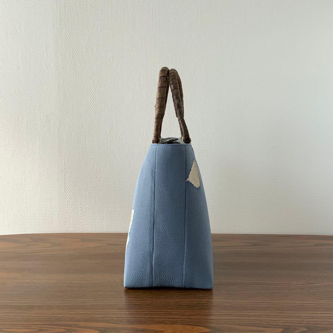 鬼しぼ縮緬　薄縹色に手描きの葉文　リメイク　胡桃皮ハンドルバッグ　浅型マチ広め