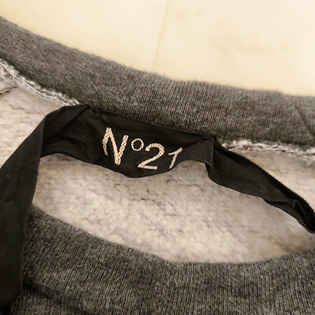 N°21 フロッキーロゴ ボンディングプルオーバー スウェット トレーナー