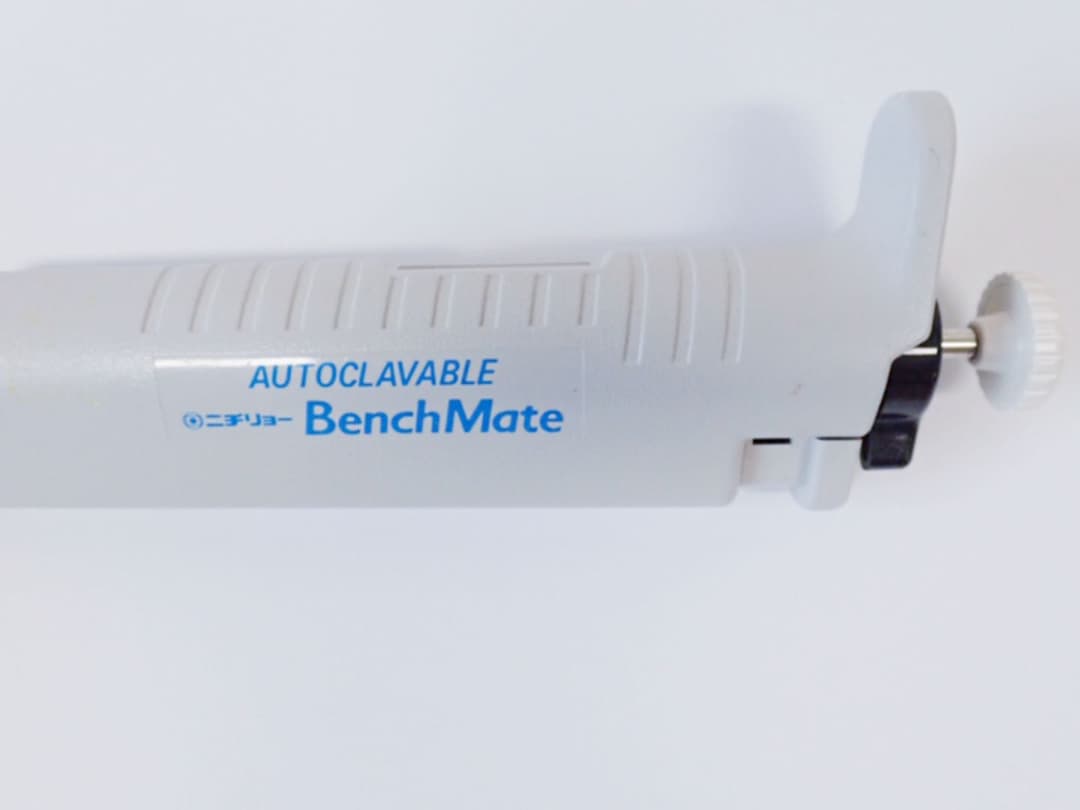 ニチリョー社製ピペット マン(0.5~10uL)