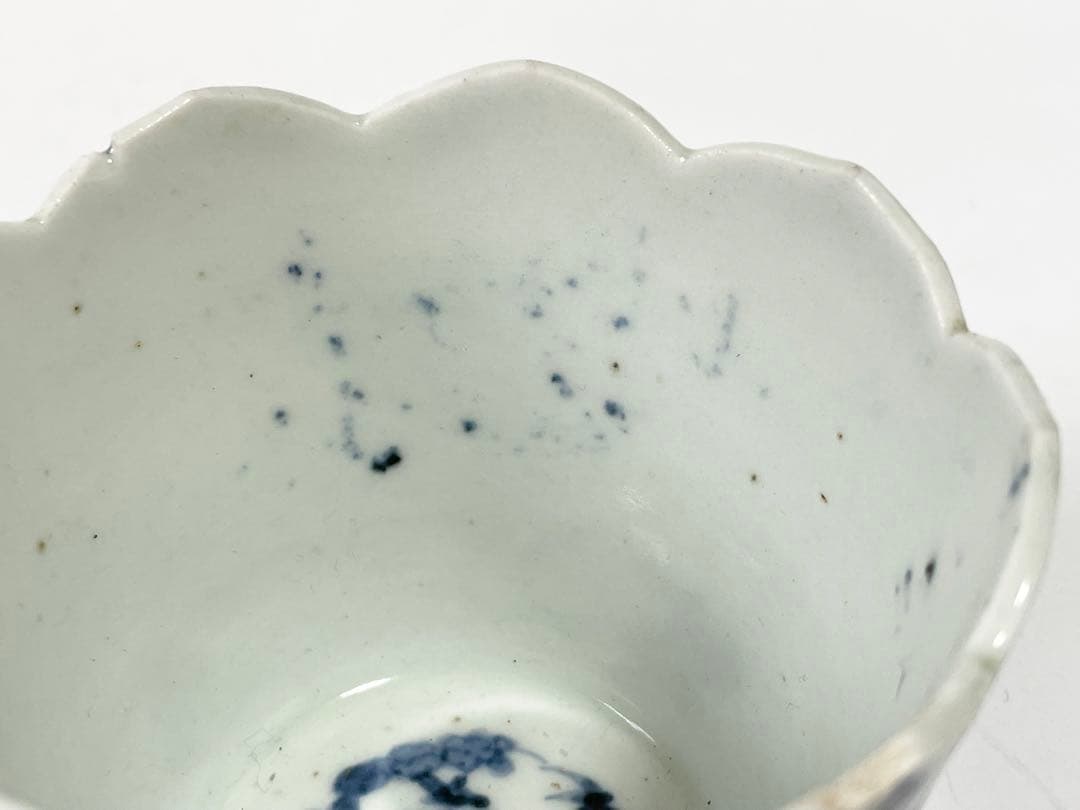 骨董　アンティーク　蕎麦猪口　輪花　染付　微塵唐草文様　フリル　カップ