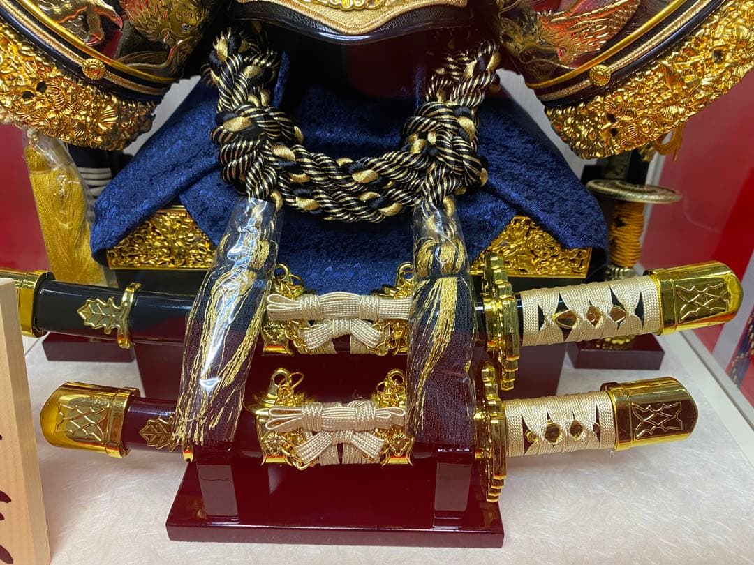 伊達政宗　東京久月　五月人形　家紋付き兜飾り　白塗りガラスケース入