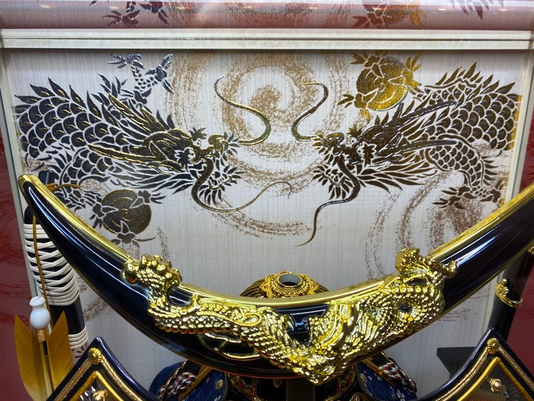 伊達政宗　東京久月　五月人形　家紋付き兜飾り　白塗りガラスケース入