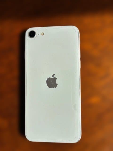 iPhone SE 第3世代　スターライト