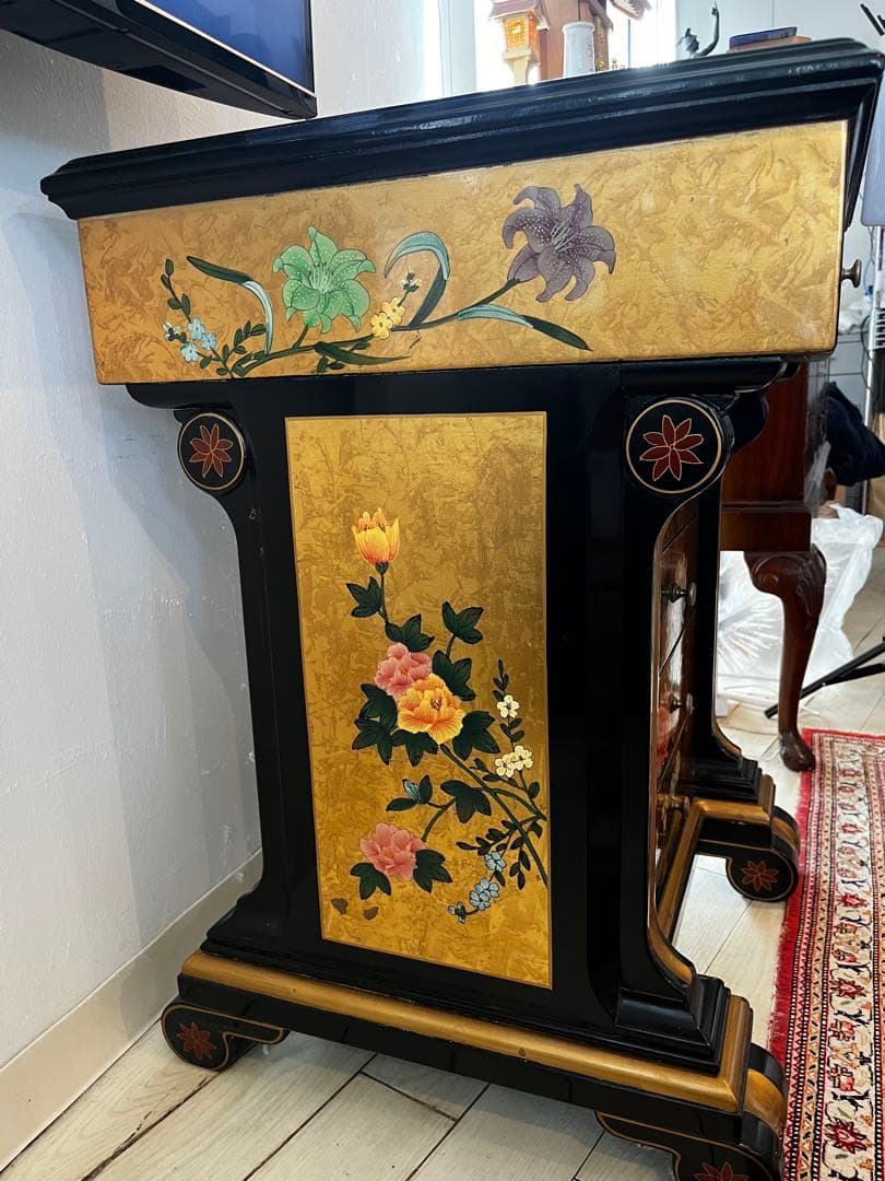 金箔花模様　和洋折衷　金彩家具