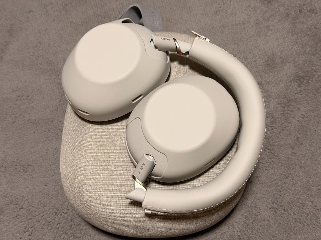 美品 SONY WH-1000XM6 プラチナシルバー 箱つき