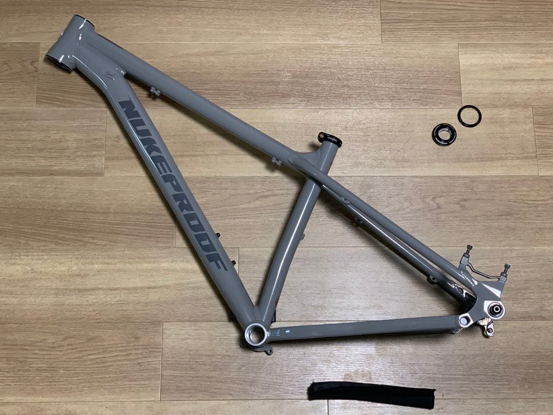 NUKEPROOF SCOUT290 フレーム　Mサイズ　中古
