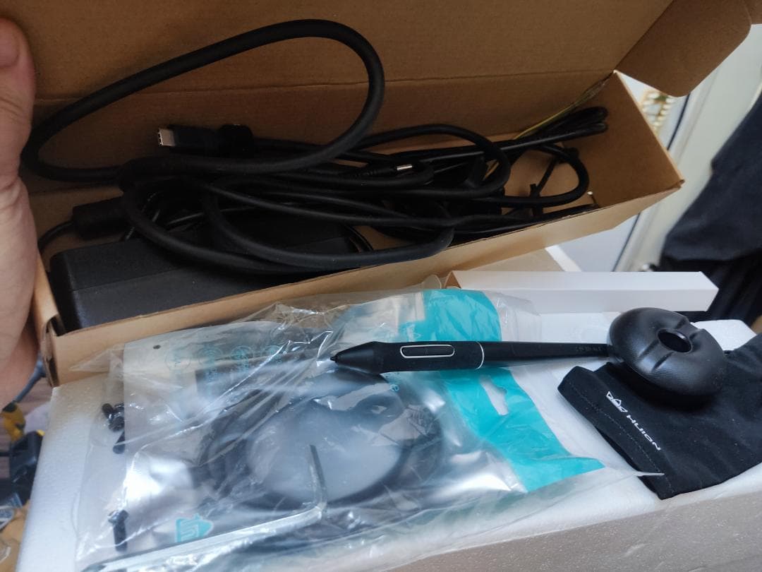 HUION KAMVAS 22 Plus　使用2回のみ・美品