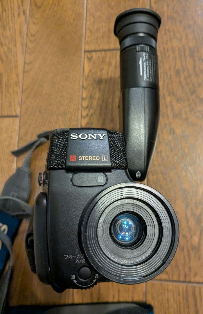 美品＊動作確認済 SONY CCD-TR105 ハンディカム Video8