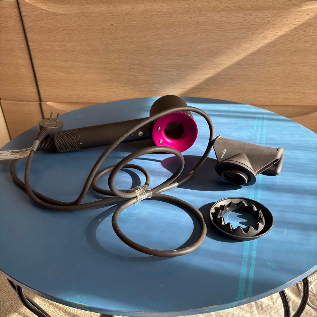 Dyson ヘアドライヤー HD01グレーとピンク