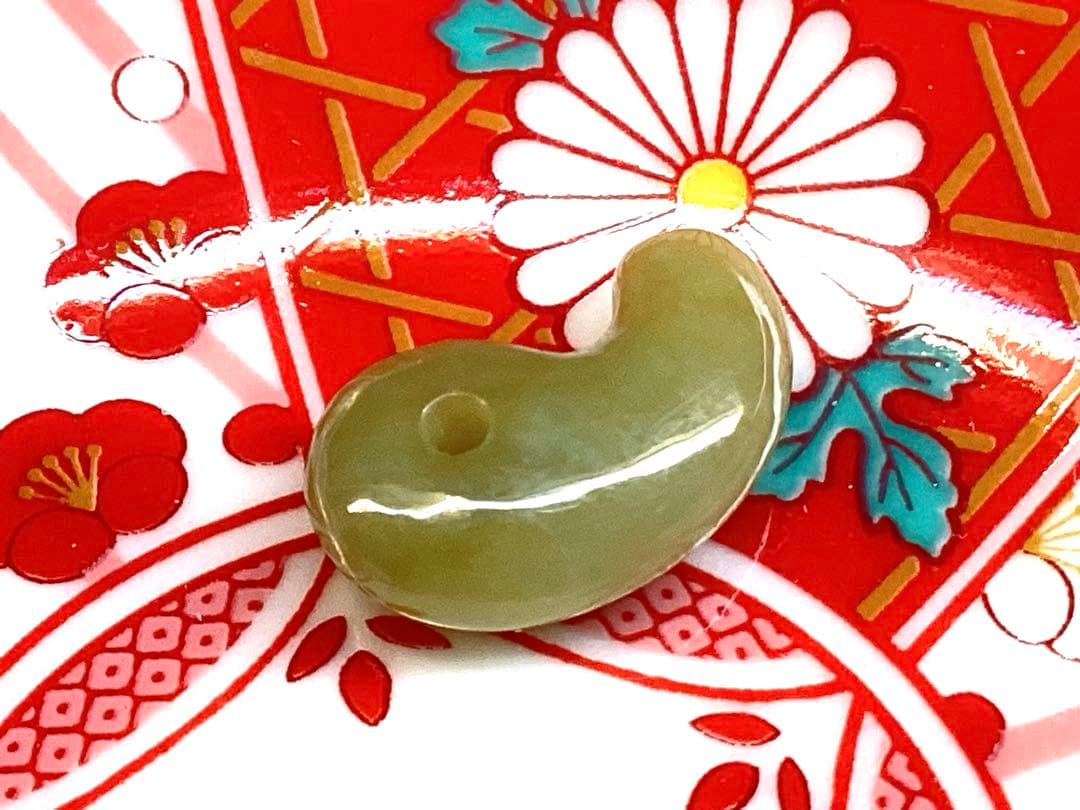 超極上レア物✳一番数少ない幻の幸運の黄色‼️ 糸魚川翡翠勾玉ガラス質　鑑別書取得品