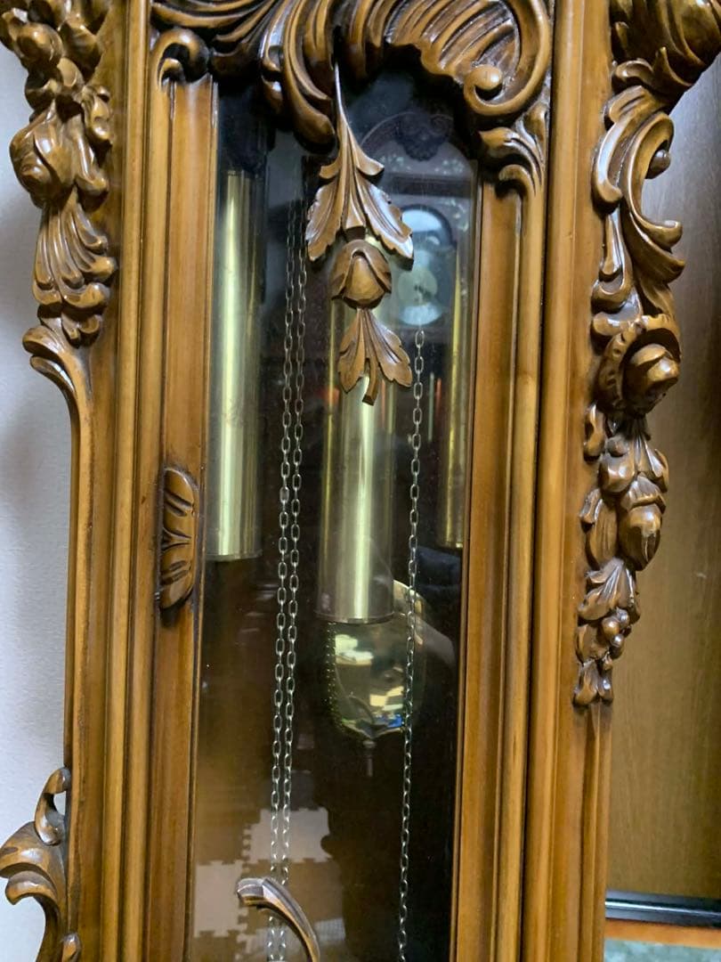 バロックスタイル 木製柱時計 天使の彫刻付き