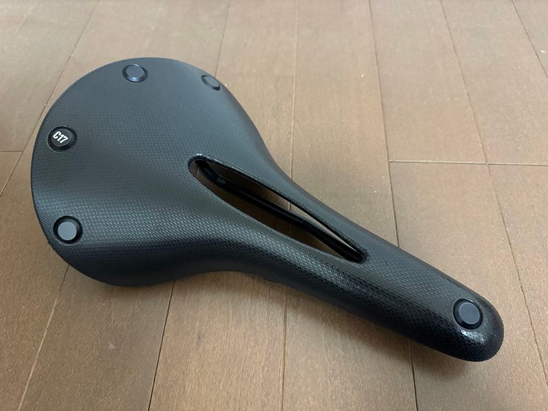 ブルックス BROOKS CAMBIUM C17 Carved 穴あき 162