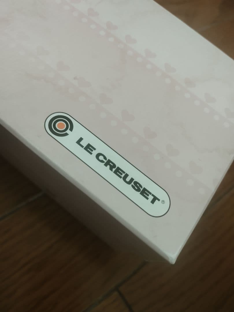 ル・クールゼ陶器製蓋付きミニハートココット３個セット＆専用トレー未使用ピンク