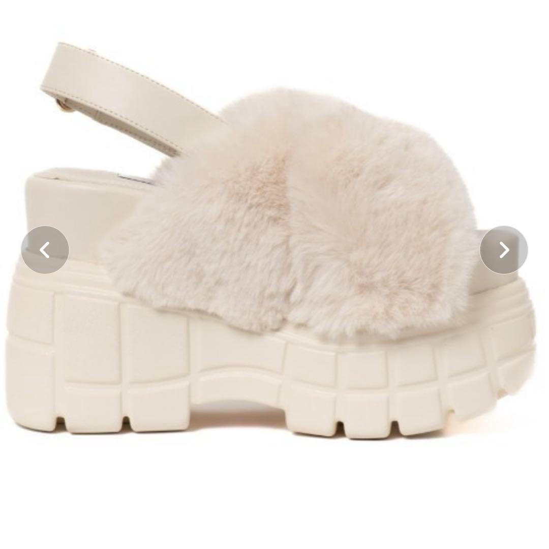 R&E クロスファーバックベルト厚底サンダル　全国完売