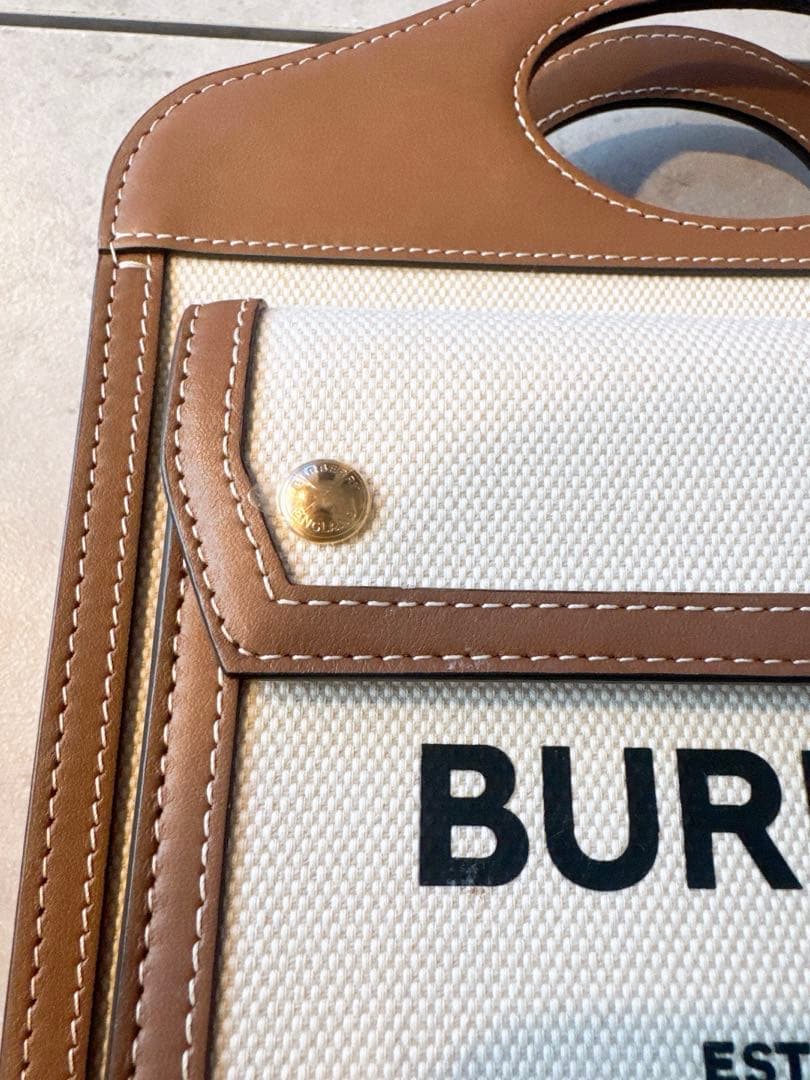 BURBERRYのハンドル付きショルダーバッグ