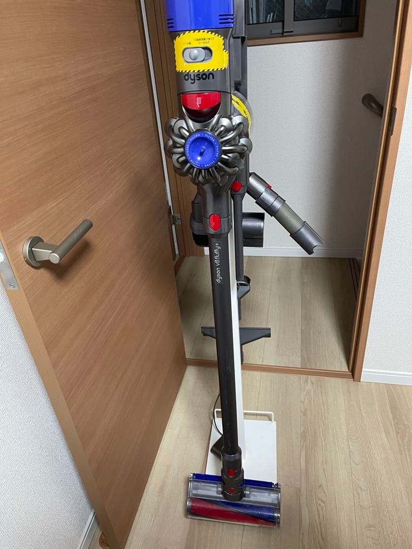 ダイソン　sv10 コードレスクリーナー