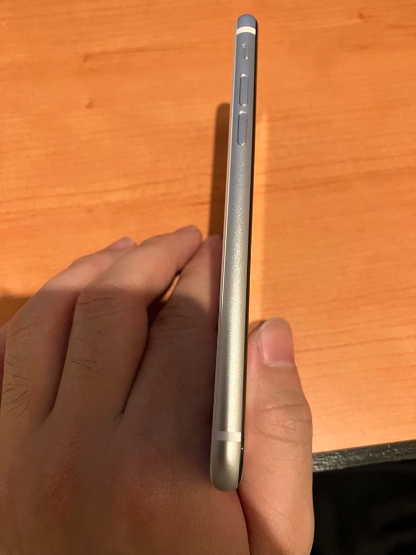 Apple iPhone SE（第2世代） 64GB ホワイト SIMフリー