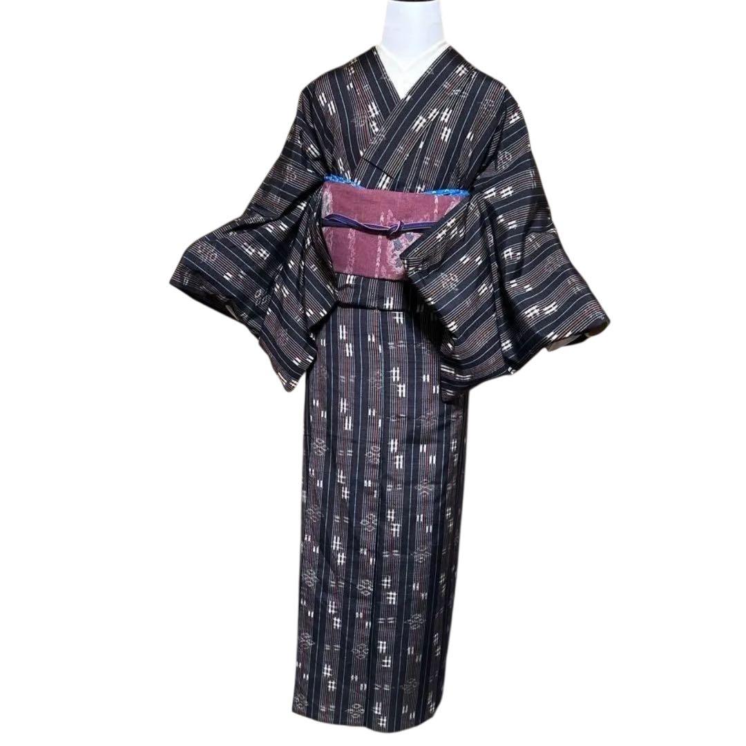 未使用近い　美品　単衣　正絹　紬　小紋　琉球絣柄　十日町紬系　フルセット　4点