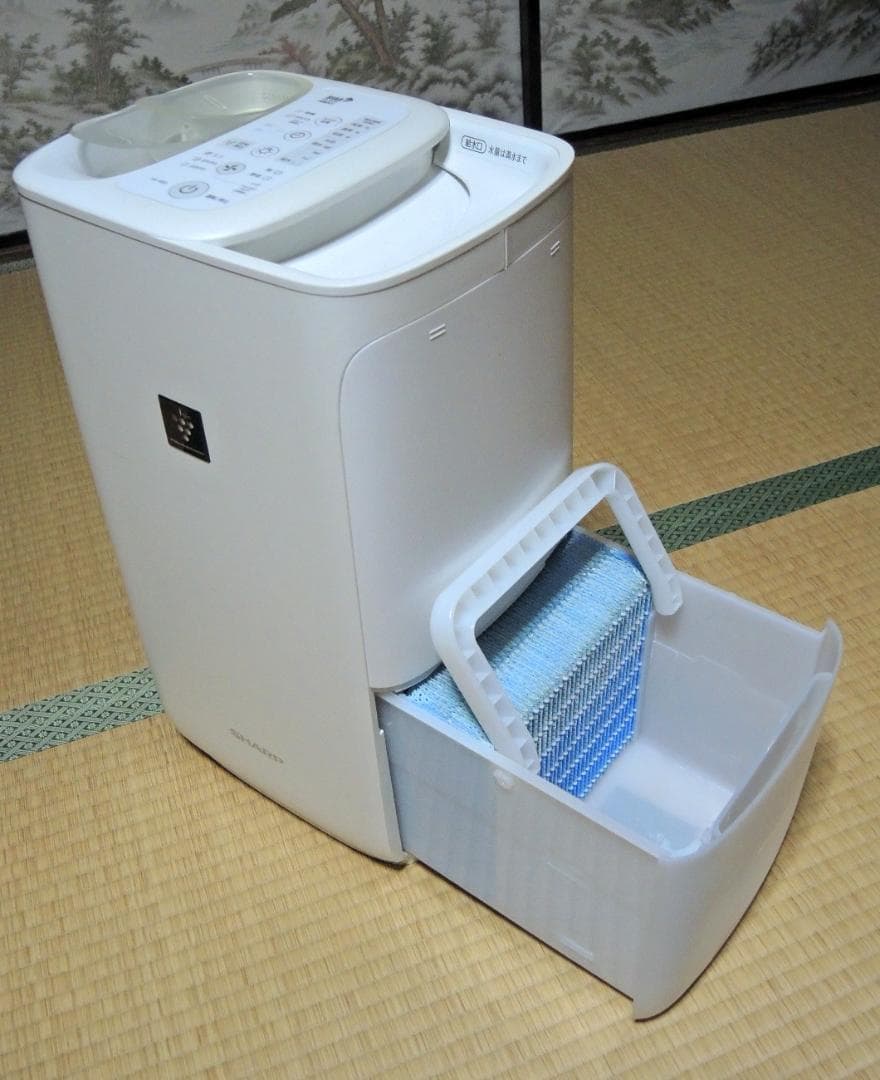 SHARP 加熱気化式加湿器 HV-R55-W・プラズマクラスター7000付