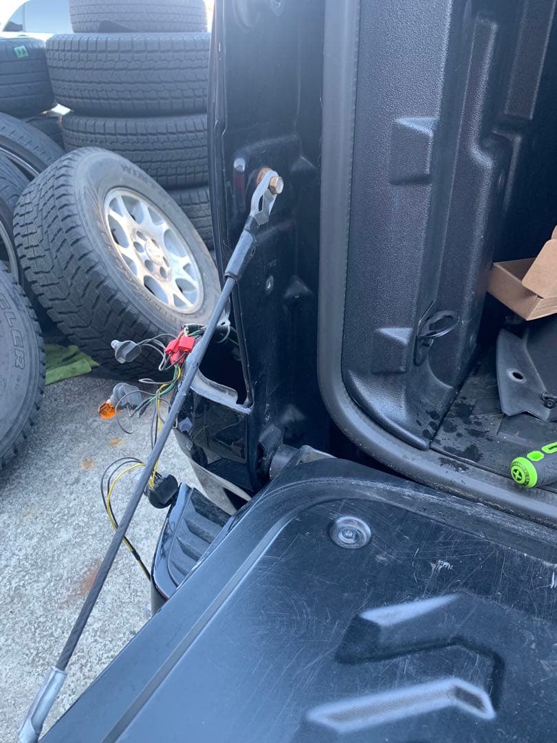 エスカレードEXT シルバラード　リアゲートダンパー取り付け金具SET