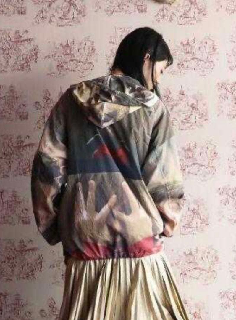 あちゃちゅむ　シャイニングナイロンパーカー