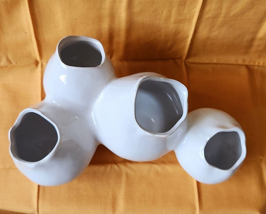 ホワイト多孔式花瓶　GOTO