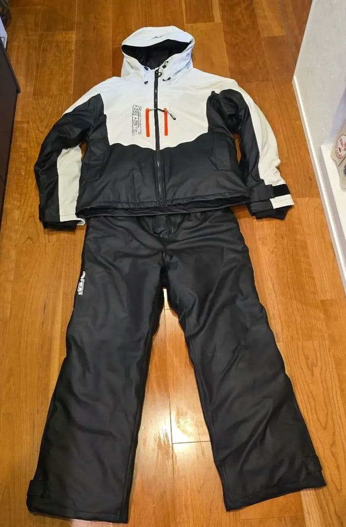 リバレイ釣り用防寒スーツ RBB ブラック/ホワイトM 防寒着 防寒ウェア