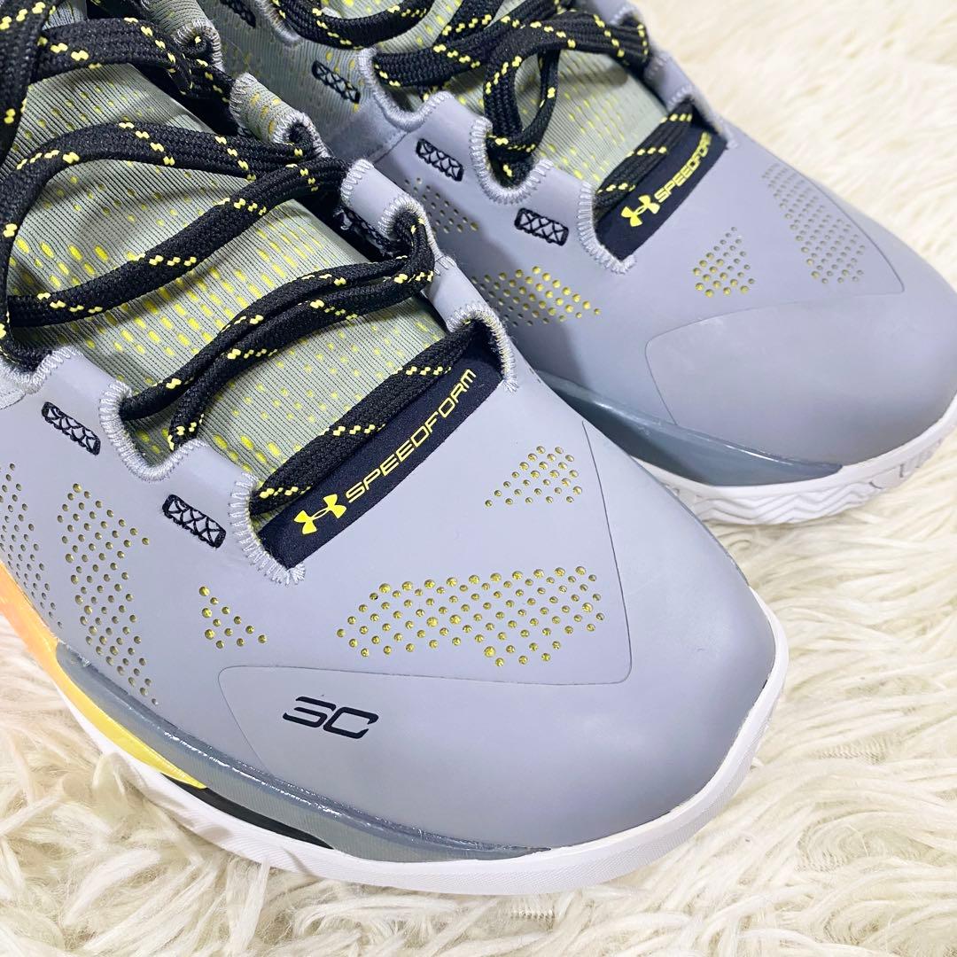 極美品　アンダーアーマー　バスケットシューズ　カリー　グレー　スニーカー　27㎝