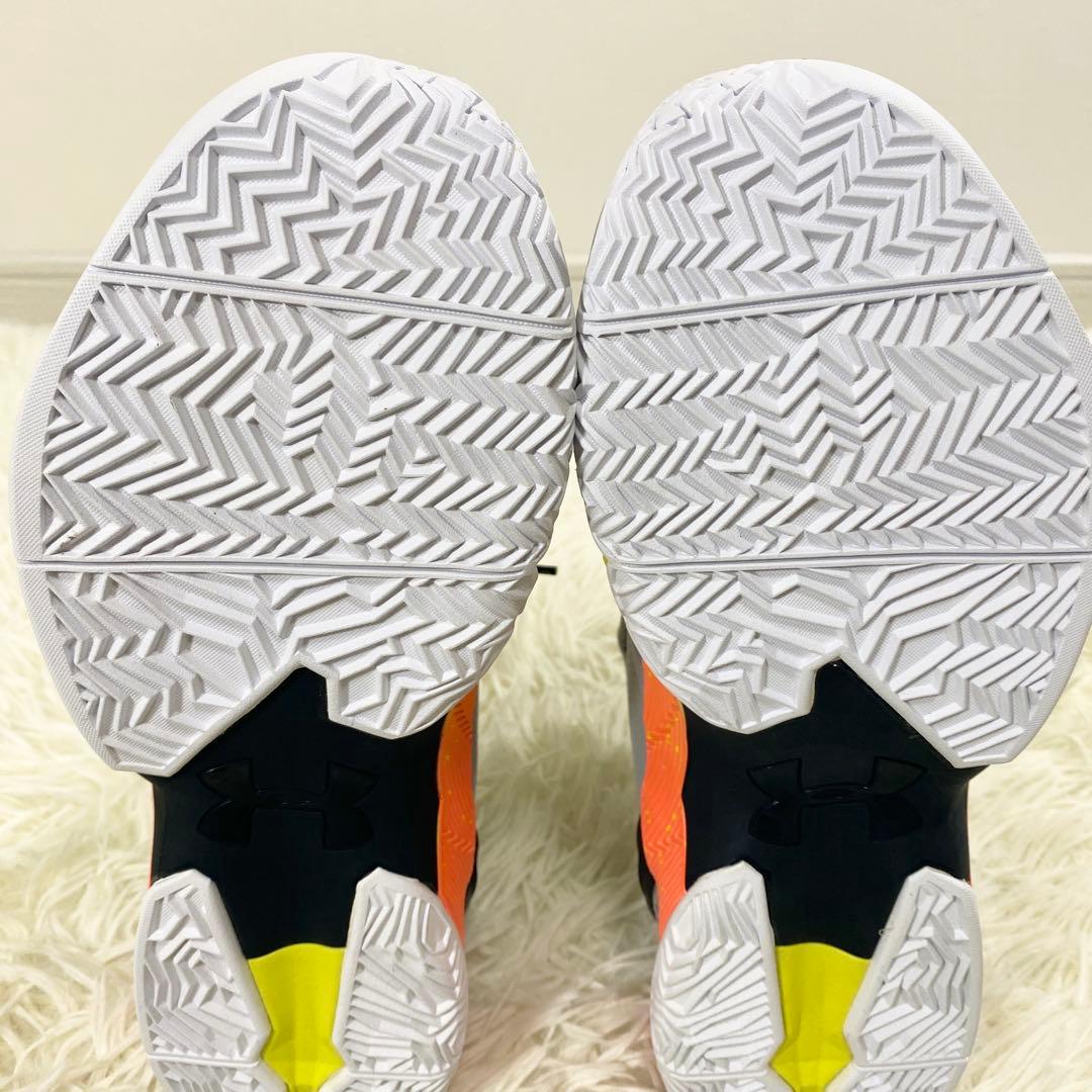 極美品　アンダーアーマー　バスケットシューズ　カリー　グレー　スニーカー　27㎝